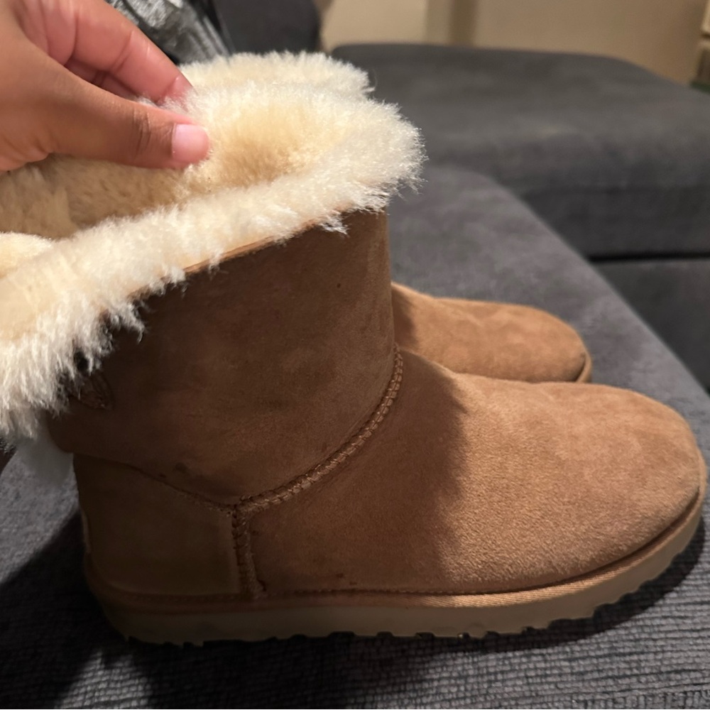 Uggs with the bow